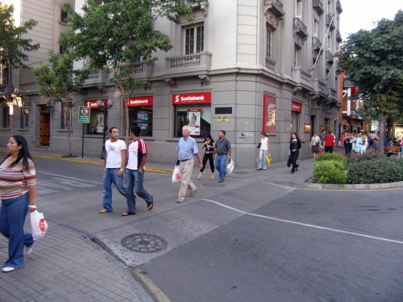 Cruce peatonal a nivel de calle © bilobicles bag, vía Flickr.