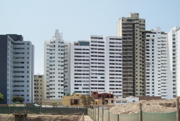 Crecimiento inmobiliario en San Isidro. Image © Fabio Rodríguez