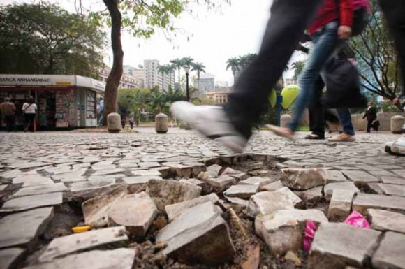 Calçadas de São Paulo estão em péssimo estado de conservação