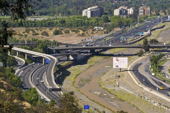 Autopista Costanera Norte, Santiago. © alobos Life, vía Flickr.