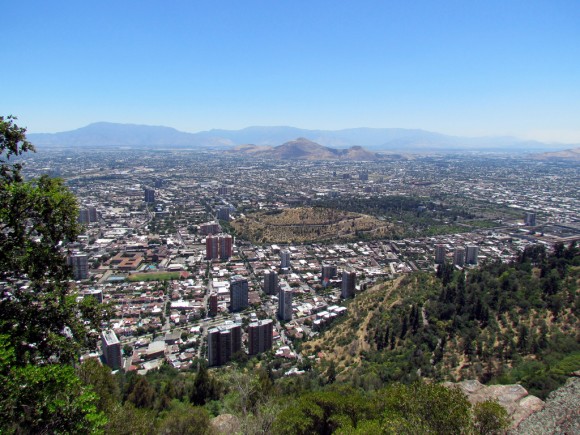 Vista desde el cerro San Cristóbal a los cerros Blanco y Renca, Santiago © David Berkowitz, vía Flickr. 