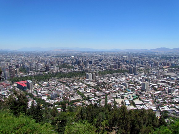 Vista desde el cerro San Cristóbal hacia el sur de Santiago de Chile. © David Berkowitz, vía Flickr.