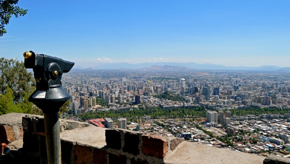 Vista desde el cerro San Cristóbal, Parque Metropolitano de Santiago. © SCFiasco, vía Flickr.