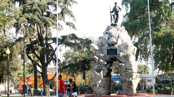 Monumento al Roto Chileno en Plaza Yungay, Barrio Yungay, Santiago. © Plataforma Urbana