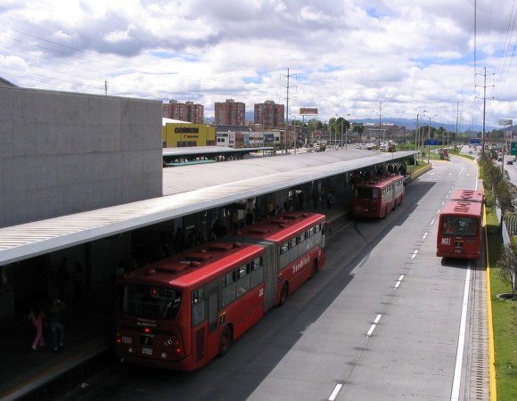 Transmilenio en Bogotá, Colombia. © themikebot, vía Flickr.