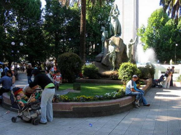Plaza Aníbal Pinto, Temuco. © Carlos Lowry, vía Flickr.