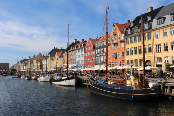 Paseo marítimo Nyhavn, en Copenhague, Dinamarca. © hybrid-moment, vía Flickr.