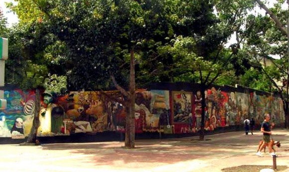 Mural Venezuela, una memoria viva. En Caracas, Venezuela © Cortesía de Ekeko
