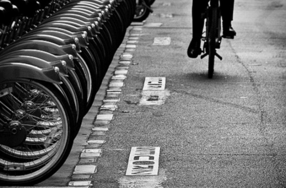 Bicicletas públicas en París vía © Flickr Commons Usuario Sergio Patiño Licencia CC BY-NC-ND 2.0 