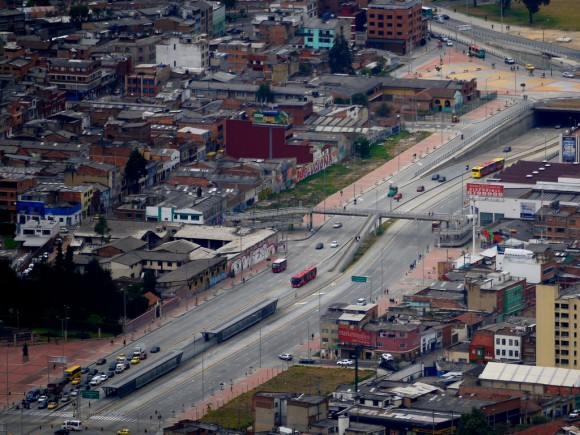 Transmilenio en Bogotá, Colombia. © Flickr Usuario ansoncfit. Licencia CC BY-NC 2.0