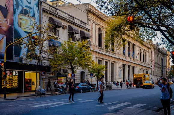 Avenida Vélez Sarsfield en Córdoba, Argentina. © Flickr Usuario: Javier Abramov. Licencia CC BY 2.0