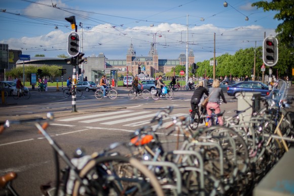 Ciclistas en Amsterdam © Flickr Usuario: Christian Lendl. Licencia CC BY 2.0