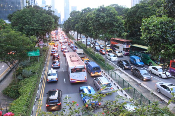 Congestión vial en Ciudad de Singapur. © Flickr Usuario Lynac. Licencia CC BY-NC 2.0