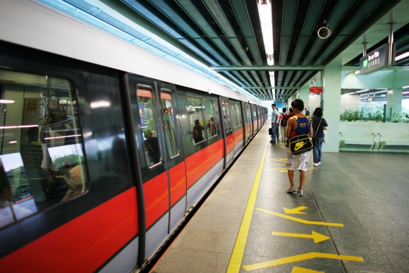 Metro Singapur Flickr Usuario Lucian Teo Licencia CC BY-NC 2.0
