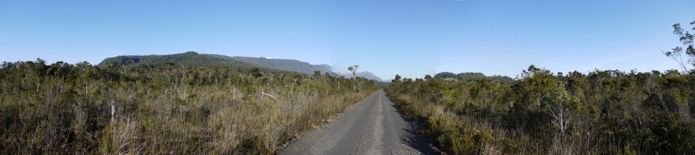 Camino Camahueto, Bernardo Valdés