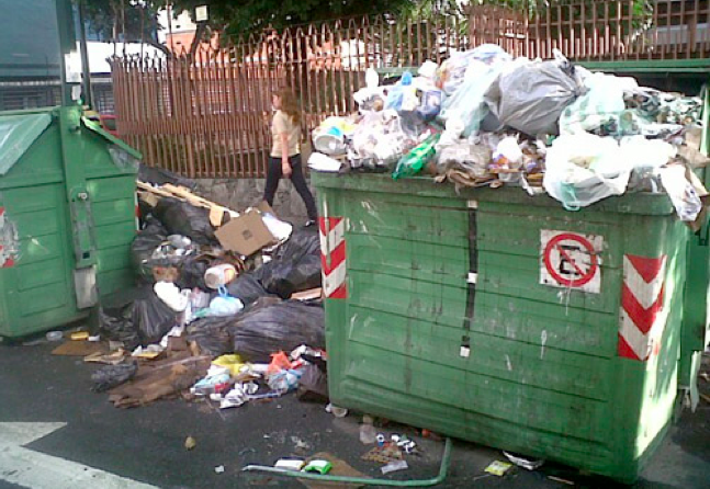El ineficiente servicio de recolección y bote de basura. Foto tomada de: “Últimas noticias”