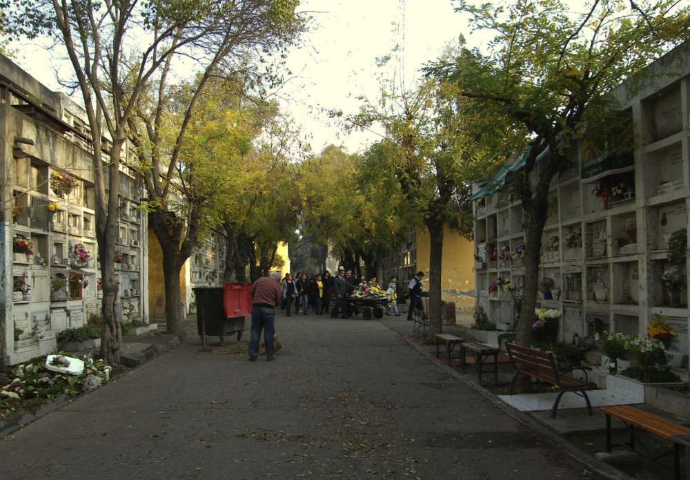 Caminata fúnebre por las calles del cementerio. © Plataforma Urbana.