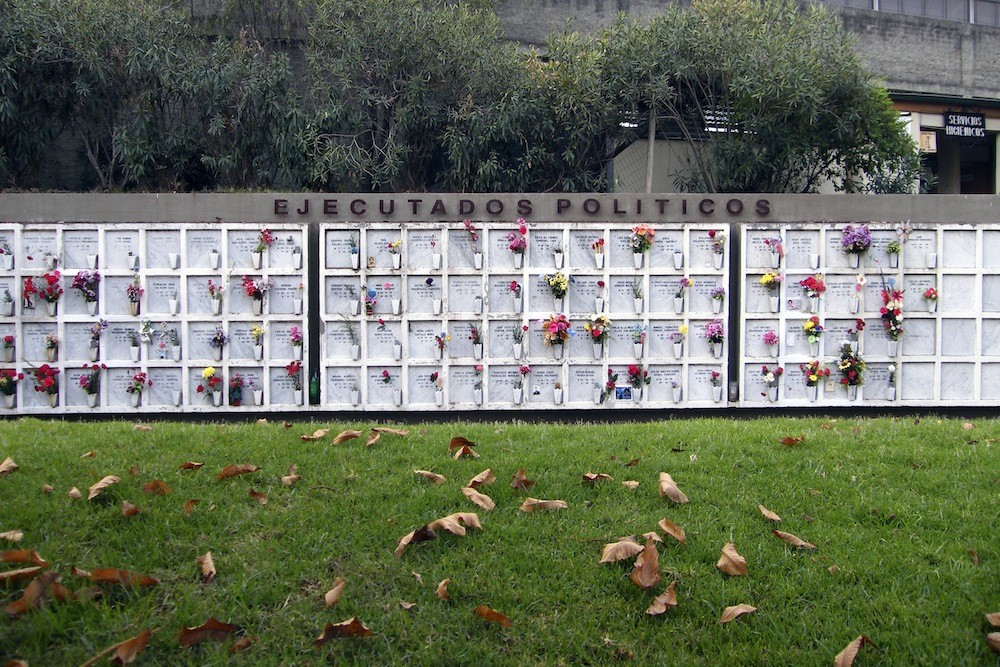 Memorial Ejecutados Políticos. Patio 102, cercano al acceso por calle Valdivieso. © Plataforma Urbana.