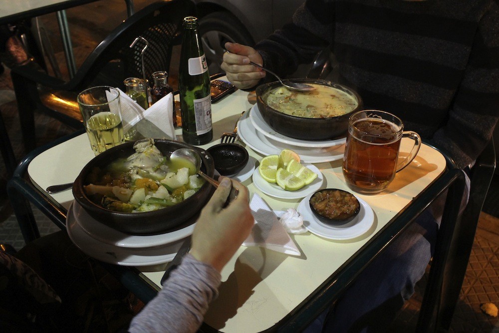 Comida típica chilena se vende en el restaurante Galindo. © Plataforma Urbana.