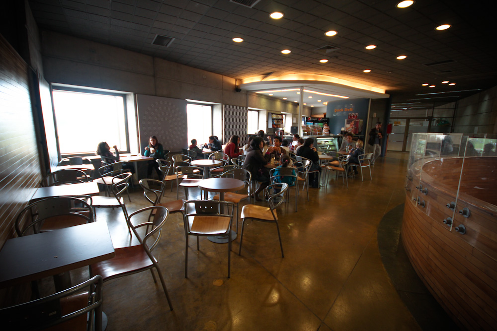 Cafetería segundo piso. © Plataforma Urbana.