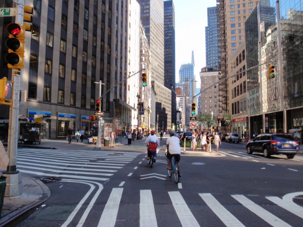 Ciclistas en Broadway, Nueva York © reinholdbehringer, vía Flickr.