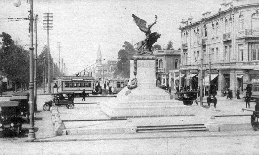 Vista de la Plaza Italia de Santiago en 1915. alb0black