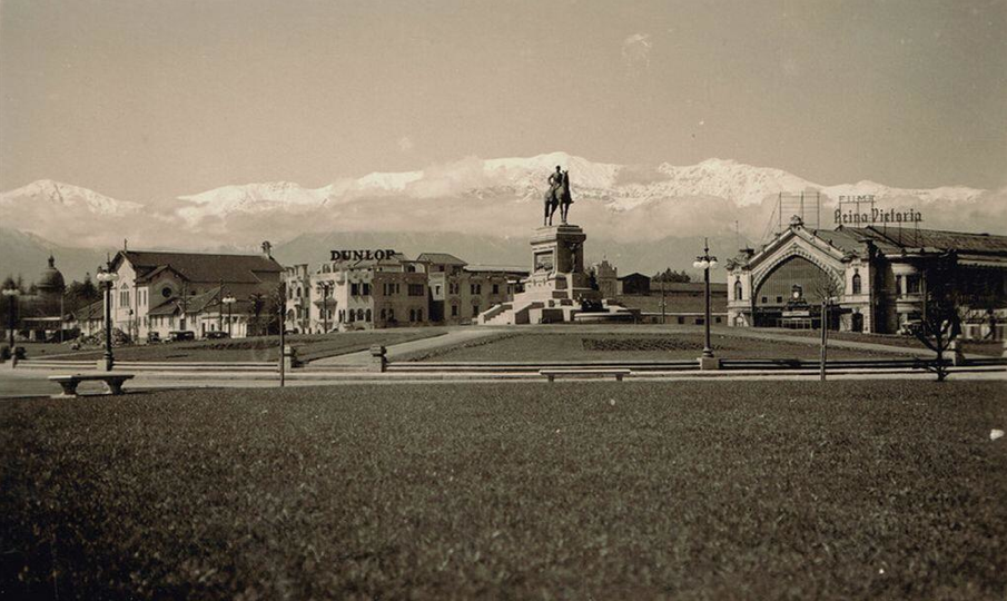 Vista de Plaza Italia y Estacion Pirque en 1940. alb0black