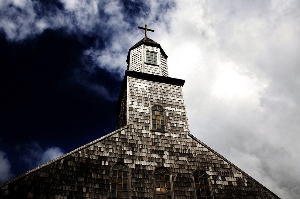 8º Lugar Wiki Loves Monuments Chile 2013. "Contraste, Iglesia de Achao" © Lmerlero