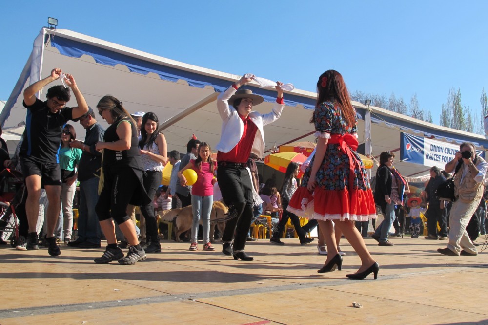 Celebración de Fiestas Patrias en el Parque Alberto Hurtado, barrio alto de Santiago (2011). Image © Karla Lopez [Flickr]