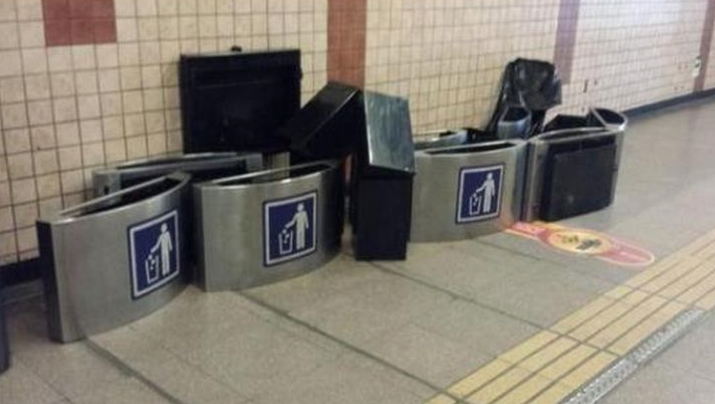 basureros Metro de Santiago