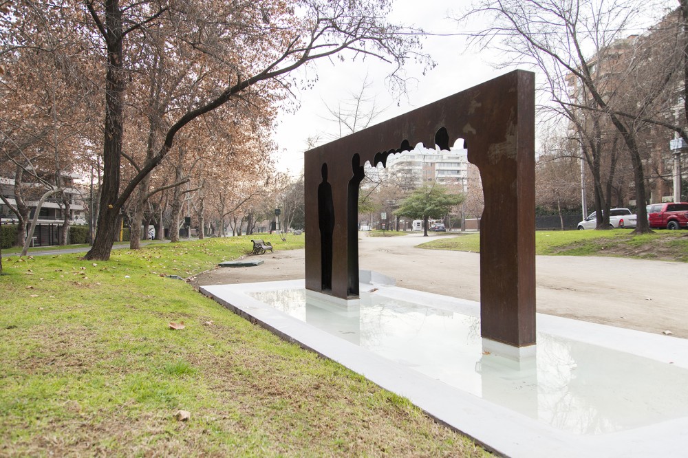 Monumento a Raoul Gustav Wallenberg Luz Maria Ovalle y Cecilia Campos 4 Parque Americo Vespucio Oriente © Plataforma Urbana