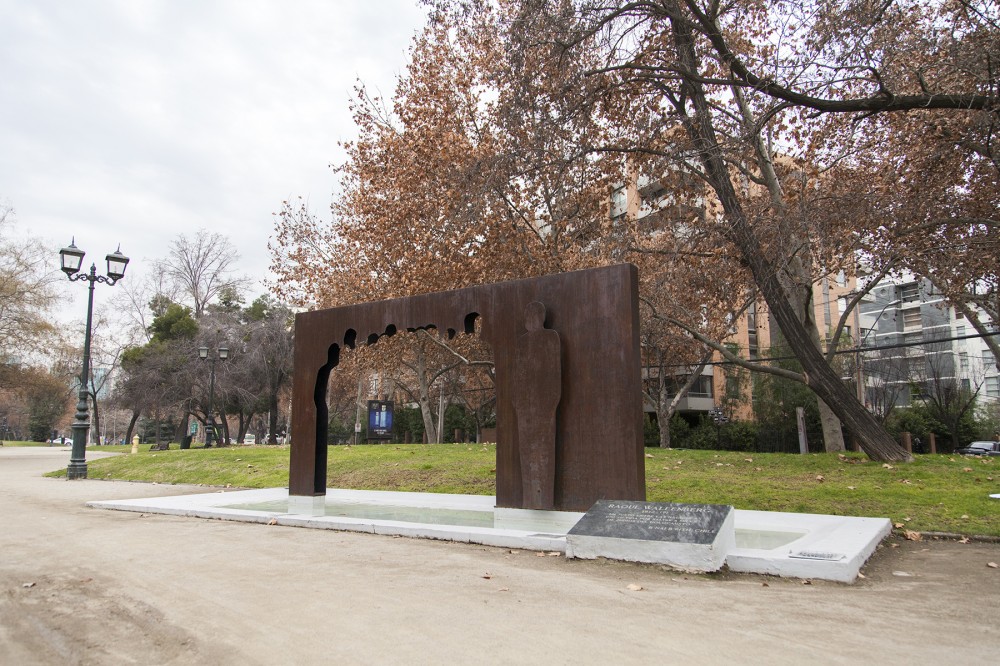 Monumento a Raoul Gustav Wallenberg Luz Maria Ovalle y Cecilia Campos 1 Parque Americo Vespucio Oriente © Plataforma Urbana