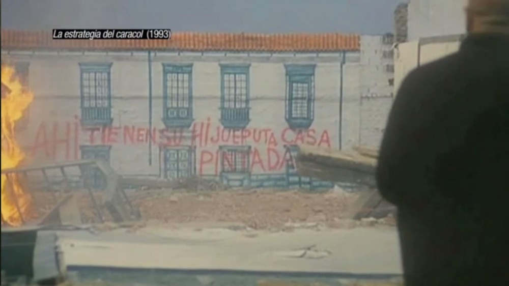 "La estrategia del Caracol" (1993). Image Cortesia de Cortometraje 'Ficción Inmobiliaria'