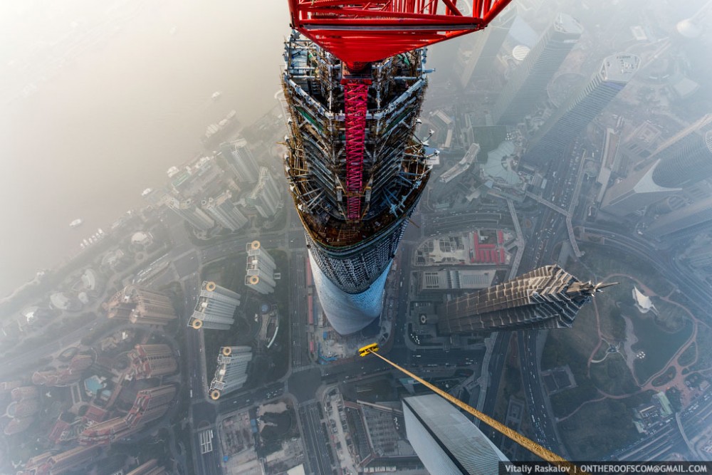 Vista de Jin Mao Tower desde el Shanghai Tower. Imagen © Vitaliy Raskalov, ontheroofscom@gmail.com