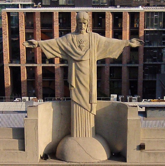 Cristo de la Casa Central de la Univerisdad Catolica de Chile Cortesia Fotos Aereas