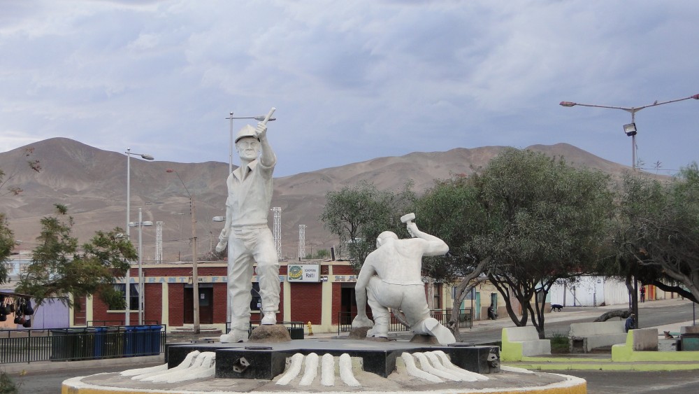 Monumento a los mineros en Diego de Almagro. © Robinson Esparza, vía Wikimedia Commons.