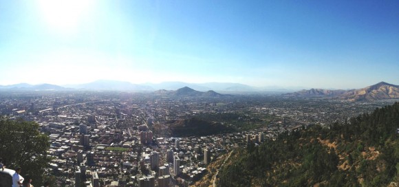 Cerros Blanco y Renca desde el cerro San Cristóbal. © Texas.Stevens, vía Flickr.