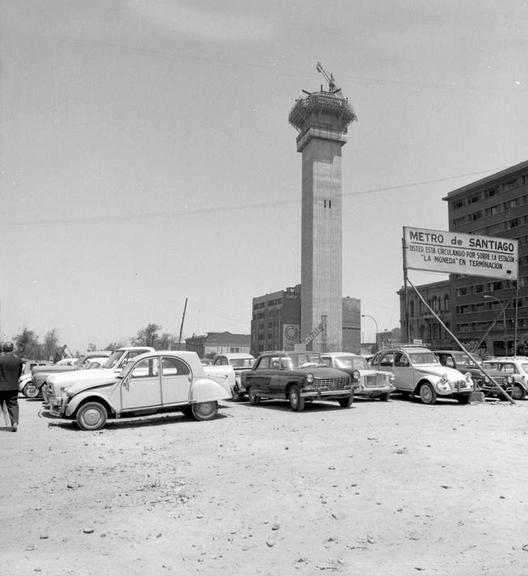 Construccion de la Torre Entel y Estacion Moneda del Metro de Santiago en 1973 Fuente Alberto Sironvalle