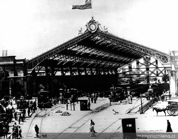 Estación Central de Santiago construida en 1897. Fuente: Colección Biblioteca Nacional de Chile, vía Memoria Chilena.