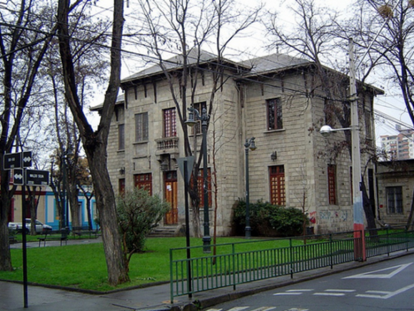 Teatro Huemul en el Barrio Huemul de Santiago. Fuente imagen: Barrio Huemul en Blogspot.