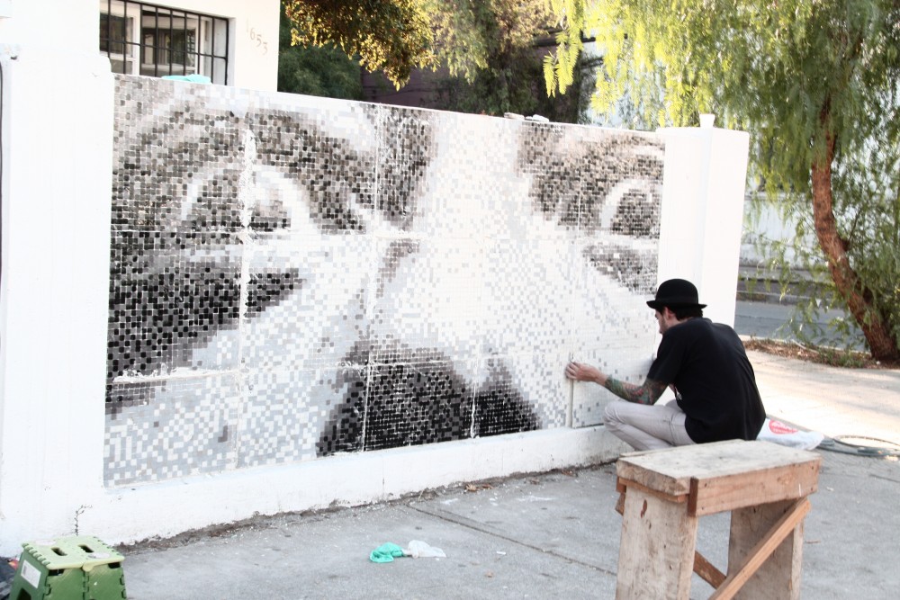 /srv/www/purb/releases/20151113201006/code/wp content/uploads/2015/11/instalacion mural de mosaicos salvador dali cortesia pixel art 1
