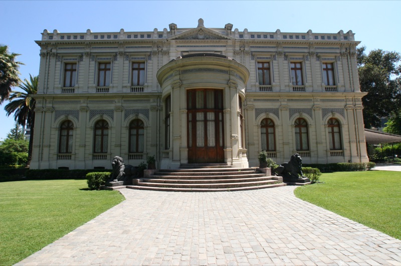 Palacio Cousiño en Barrio República, Santiago. © littlechay, vía Flickr.