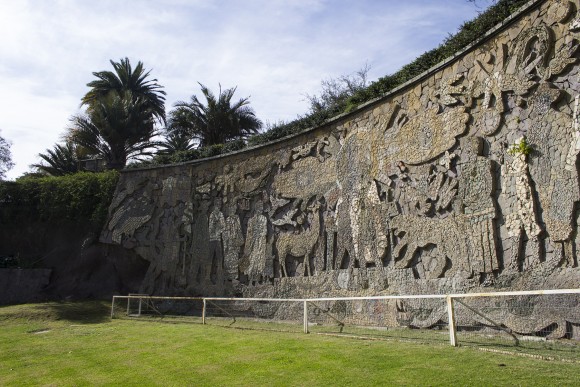 Mural de María Martner en el Balneario Tupahue, Parque Metropolitano de Santiago. © Plataforma Urbana