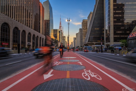 Ciclovía en Av. Paulista en São Paulo. © Imagen Ciro Amado