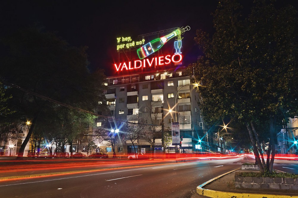 Letrero publicitario Valdivieso en Santiago © Wikimedia Commons usuario: Calr1023. Licencia CC BY-SA 3.0