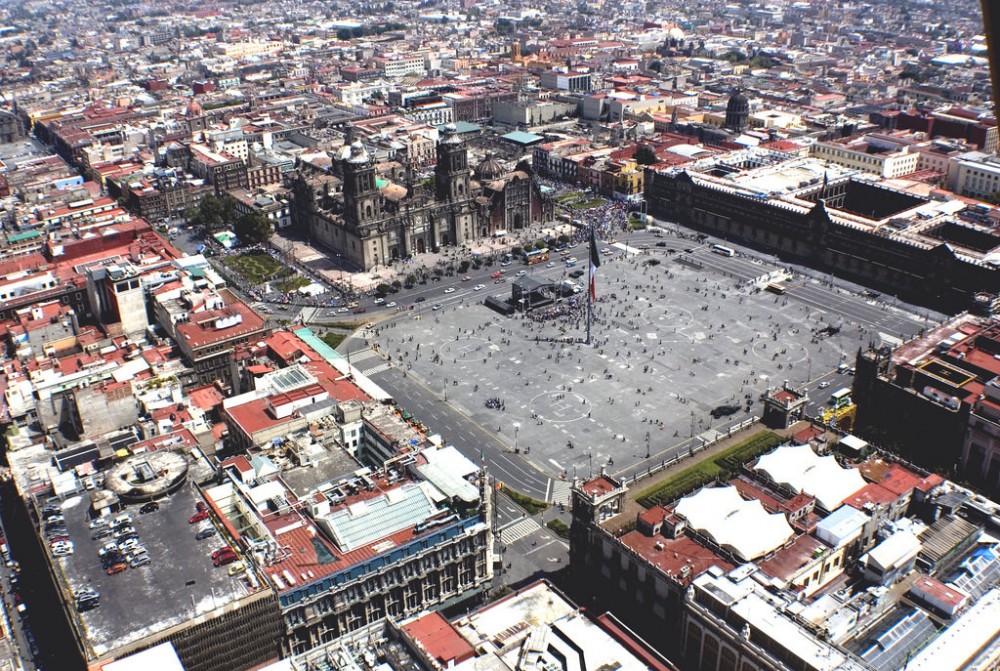 Zocalo Ciudad de Mexico Flickr usuario Comefilm Licencia CC BY-SA 2.0